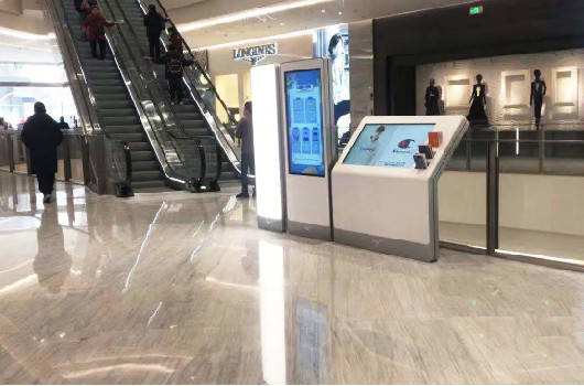在選擇廣告機(jī)廠家的時(shí)候需要留心的地方有哪些？